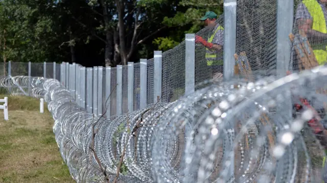 Hungarian prisoners build a new part of a fence near Asotthalom