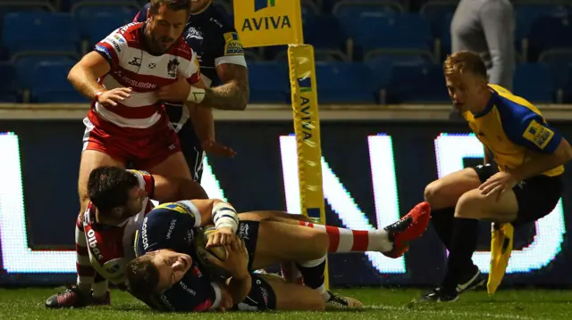 Sam James scores try for Sale