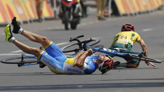 Yehor Dementyev of Ukraine and Alistair Donohoe of Australia crash