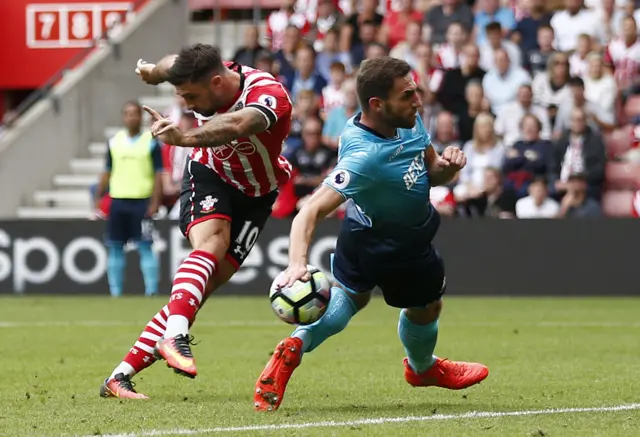 Charlie Austin scores for Southampton