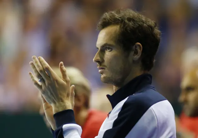 Andy Murray claps