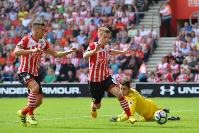 Steve Davis tries to go roeund Lukasz Fabianski