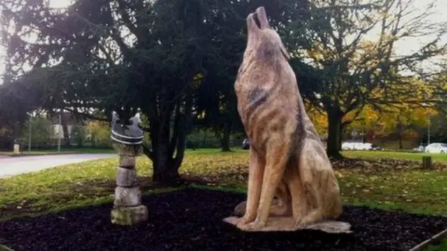 Wolf statue