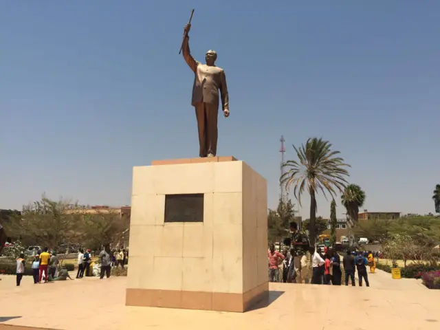 Julius Nyerere statue