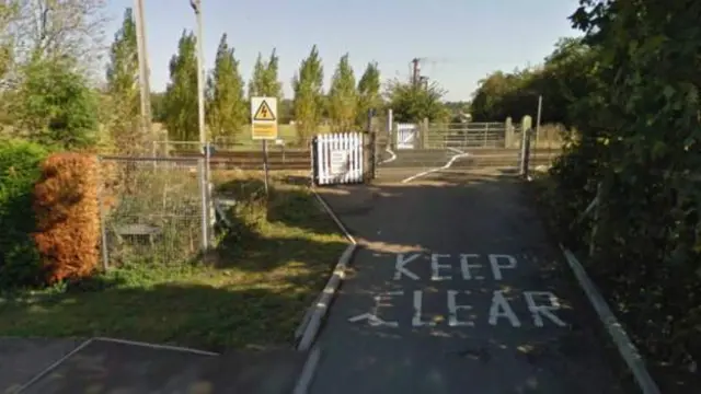 Crossing at Gipsy Lane