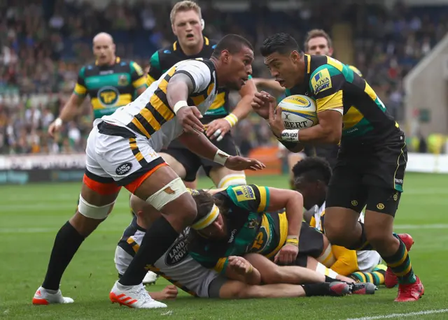 George Pisi of Northampton Saints breaks clear