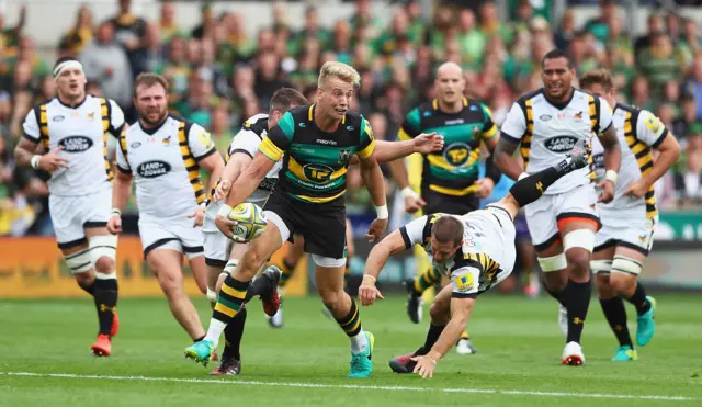 Harry Mallinder of Northampton Saints makes a break