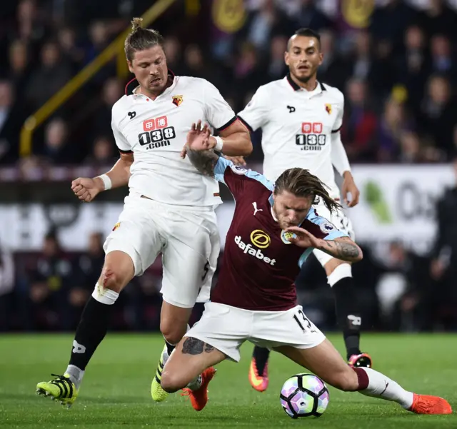 Watford"s Austrian defender Sebastian Prodl (L) tackles Burnley"s Irish midfielder Jeff Hendrick (R)