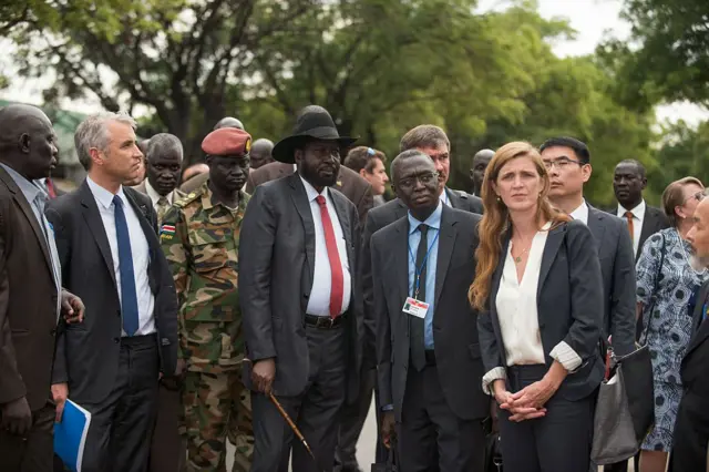 South Sudan's President Salva Kiir (C) walks with a high delegation from the United Nations (UN) Security Council, including US Ambassador to the United Nations Samantha Power