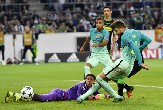 Pique scores against Borussia Moenchengladbach