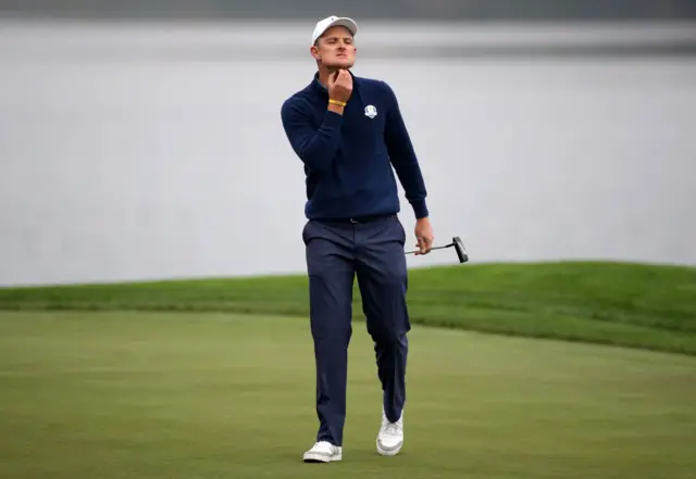 Justin Rose misses the chance to cut America's lead