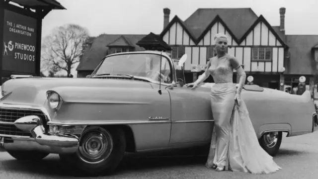 Diana Dors poses at the gates of Pinewood in the 1950s