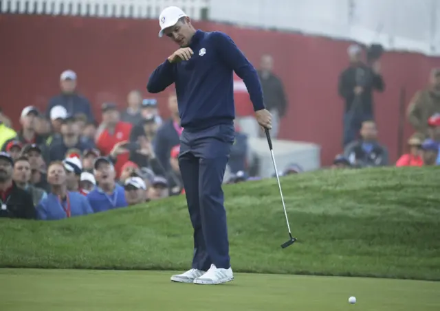 Justin Rose misses his birdie putt