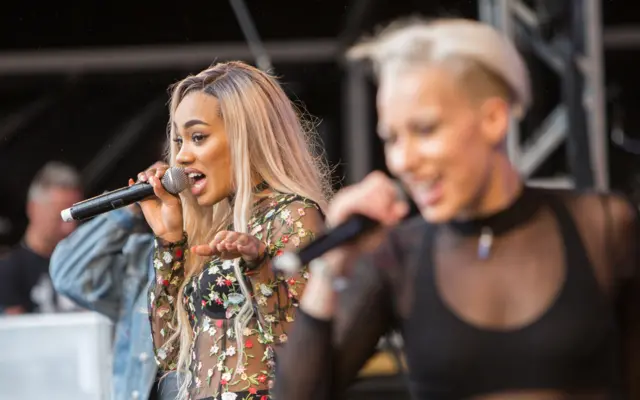 Stooshe