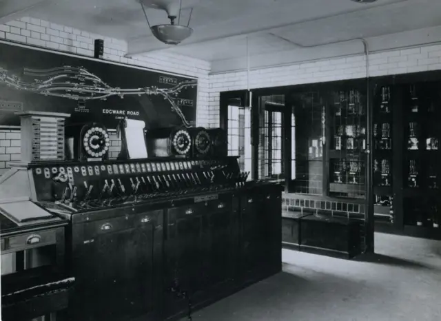 Signal cabin