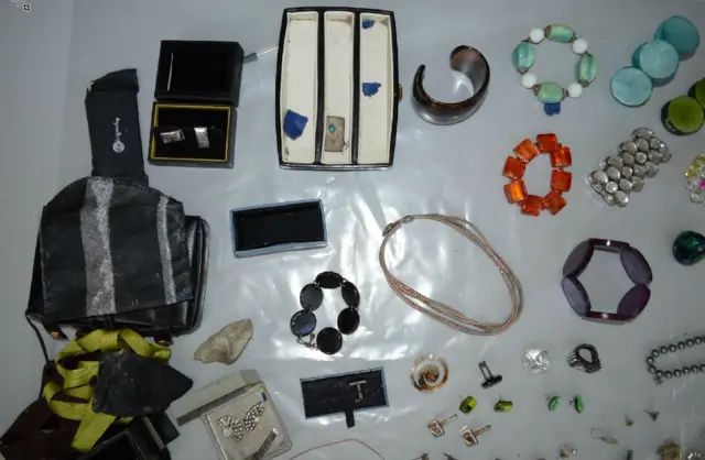 Items of jewellery found in River Cam