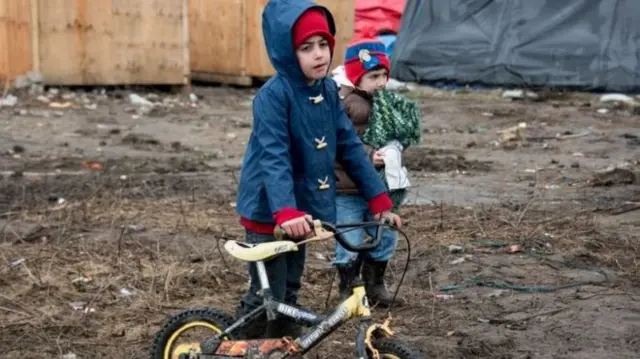 Two young children in Calais 'Jungle'