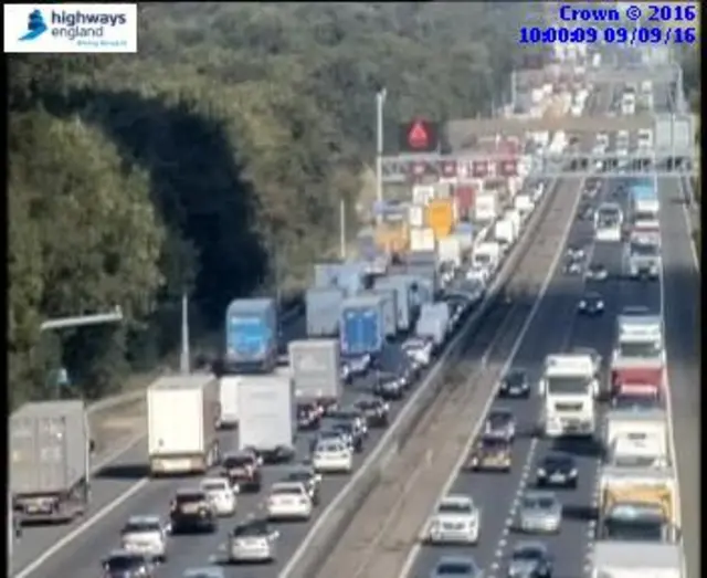 Traffic hold ups on M1