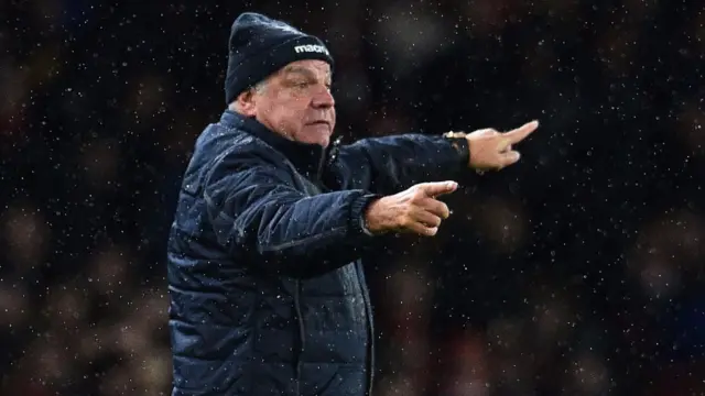 Sam Allardyce shouts instructions