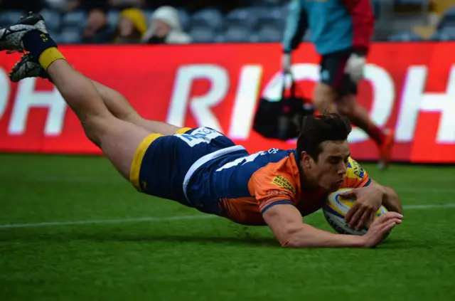 Dean Hammond try for Worcester