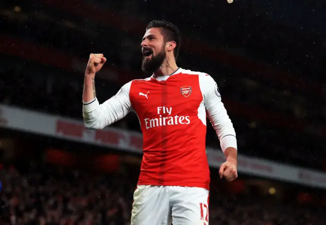 Olivier Giroud of Arsenal celebrate