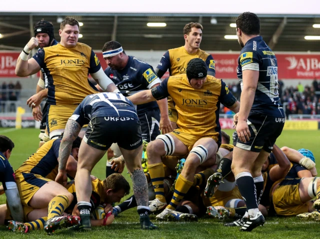 Bristol celebrate try