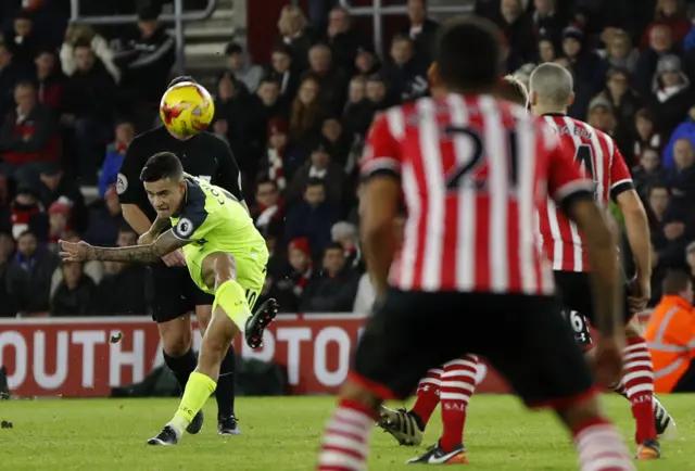 Philippe Coutinho shoots