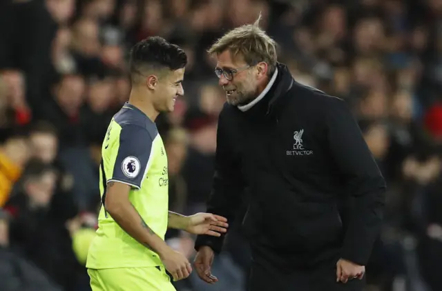 Philippe Coutinho speaks with manager Jurgen Klopp