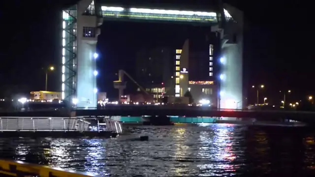 Hull tidal barrier