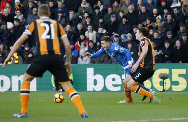 Hull City"s Harry Maguire fouls Bournemouth"s Ryan Fraser for a penalty