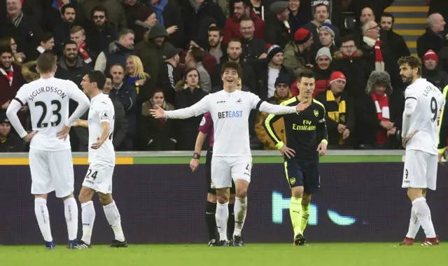 Ki-sung Yeung appeals for a penalty