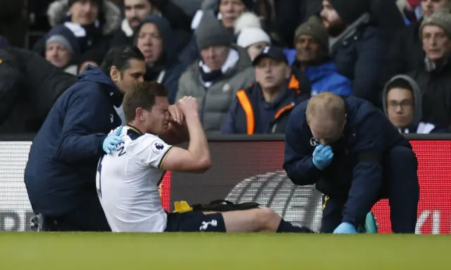 Jan Vertonghen receives medical attention