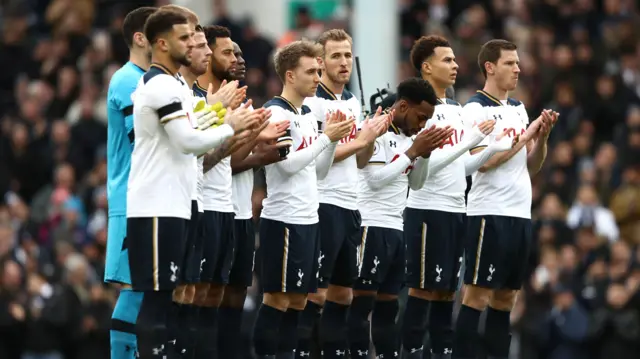 Tottenham players applaud