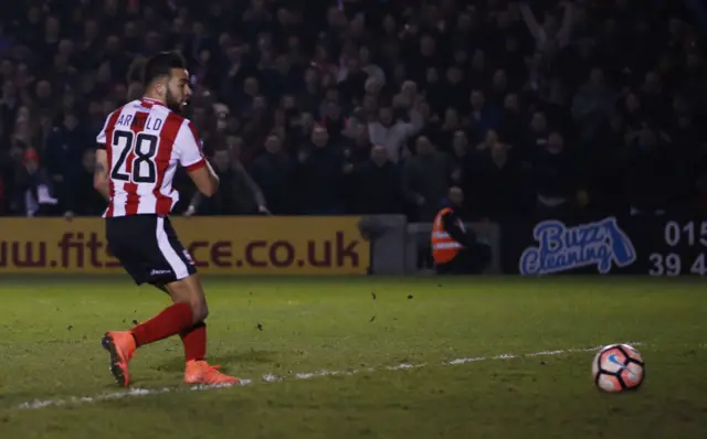 Lincoln's Arnold scores in injury time against Ipswich