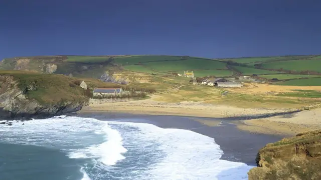 Gunwalloe Beach