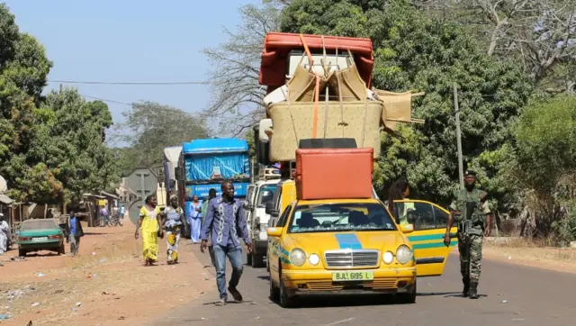 Cars line up at the border post check point in Seleki, Senegal, at the border with Gambia January 17, 2017