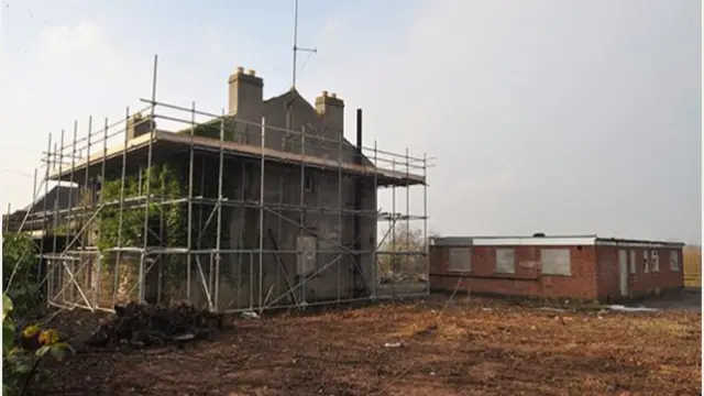 The building on the site in Spring Cottage