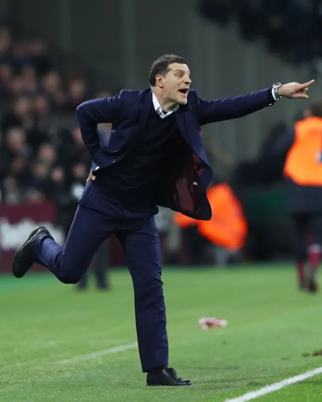 Slaven Bilic instructs