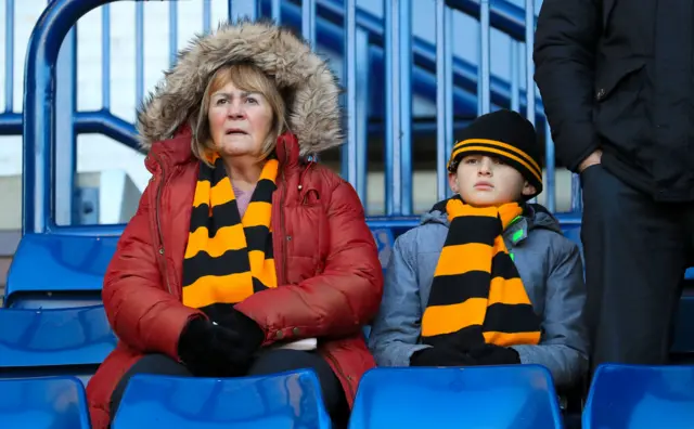 Hull fans in scarves and hats