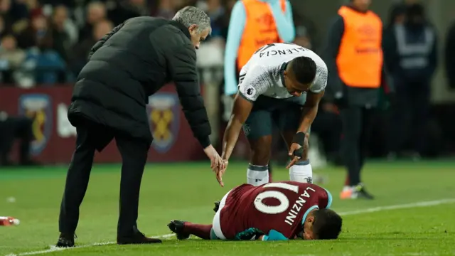 Manuel Lanzini down injured