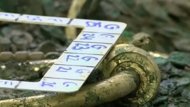 Gold jewellery in coin hoard