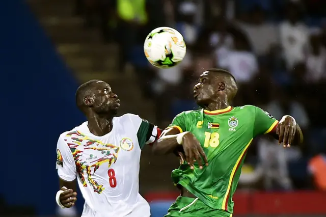 Senegal's defender Cheikhou Kouyate (L) challenges Zimbabwe's midfielder Marvelous Nakamba during the 2017 Africa Cup of Nations group B football match between Senegal and Zimbabwe in Franceville on January 19, 2017