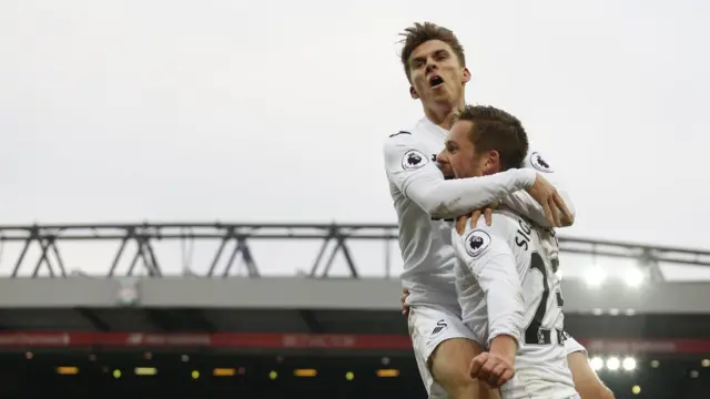 Gylfi Sigurdsson celebrates