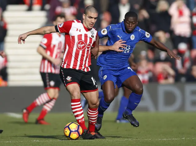 Oriol Romeu (left)