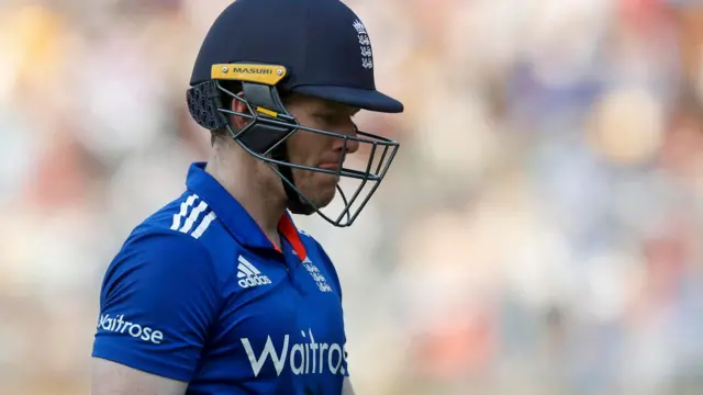 Eoin Morgan walks off after losing his wicket