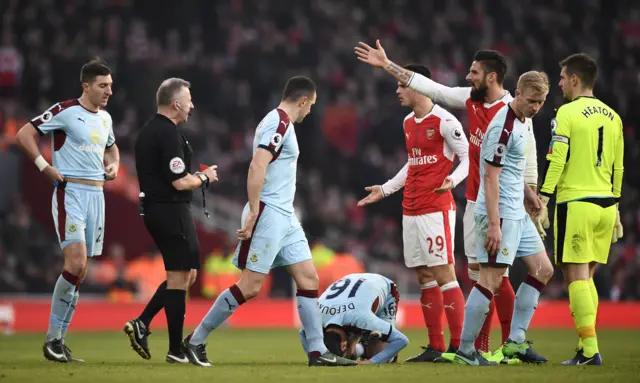 Xhaka red card