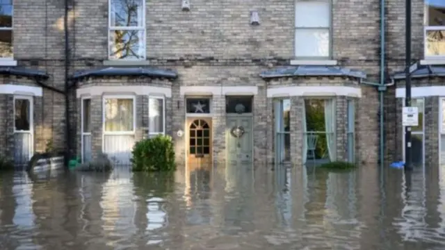 York's Huntingon Road floods