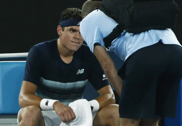 Raonic talks to his trainer