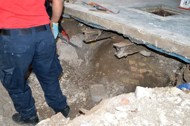 Opening up of the cesspit