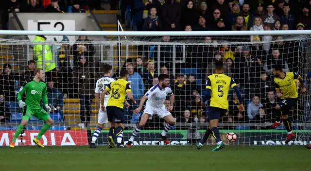 Kane Hemmings scores for Oxford